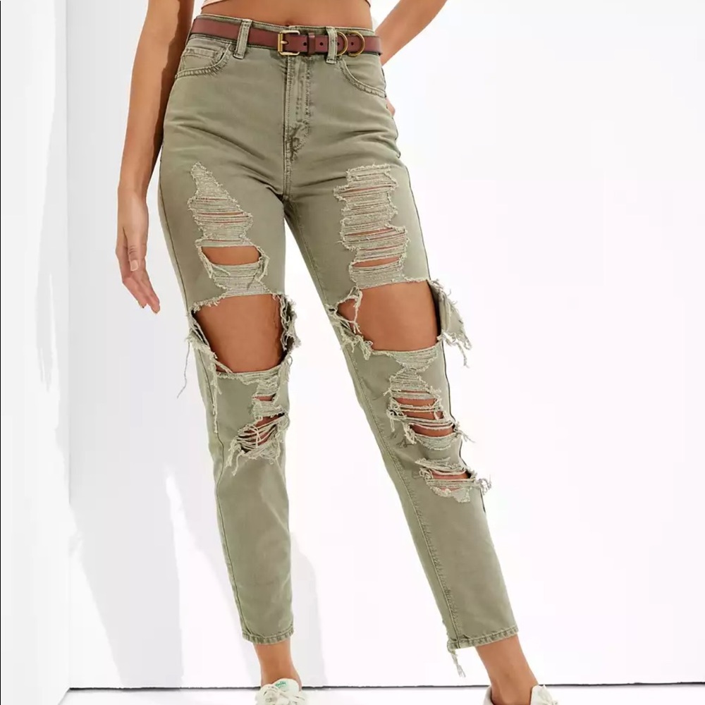 NWOT American Eagle ripped mom jeans
